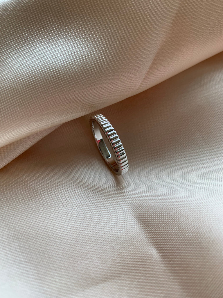 Dainty Ring - Silver