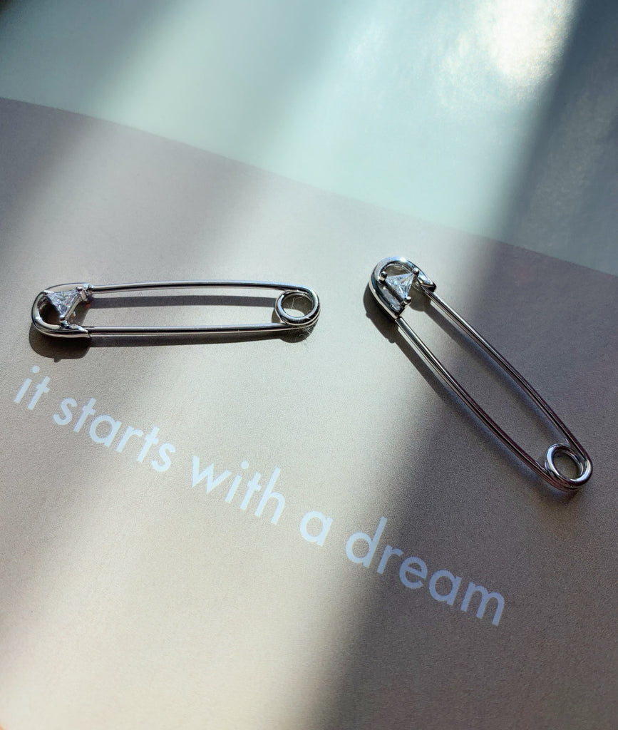 SAFETY PIN EARRINGS - SILVER
