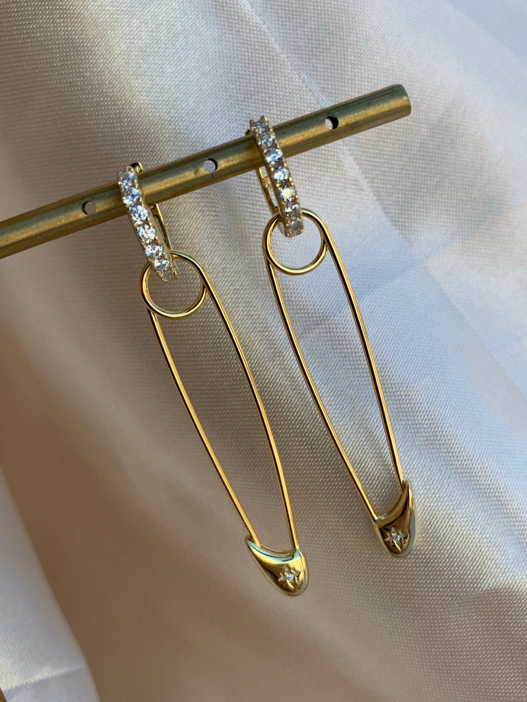 SAFETY PIN HOOP EARRINGS - GOLD