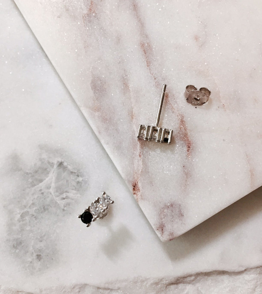 BAR STUD EARRINGS - WHITE GOLD - Fala Jewelry