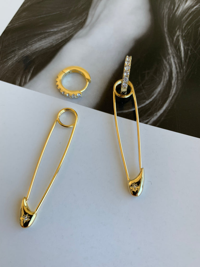 SAFETY PIN HOOP EARRINGS - GOLD