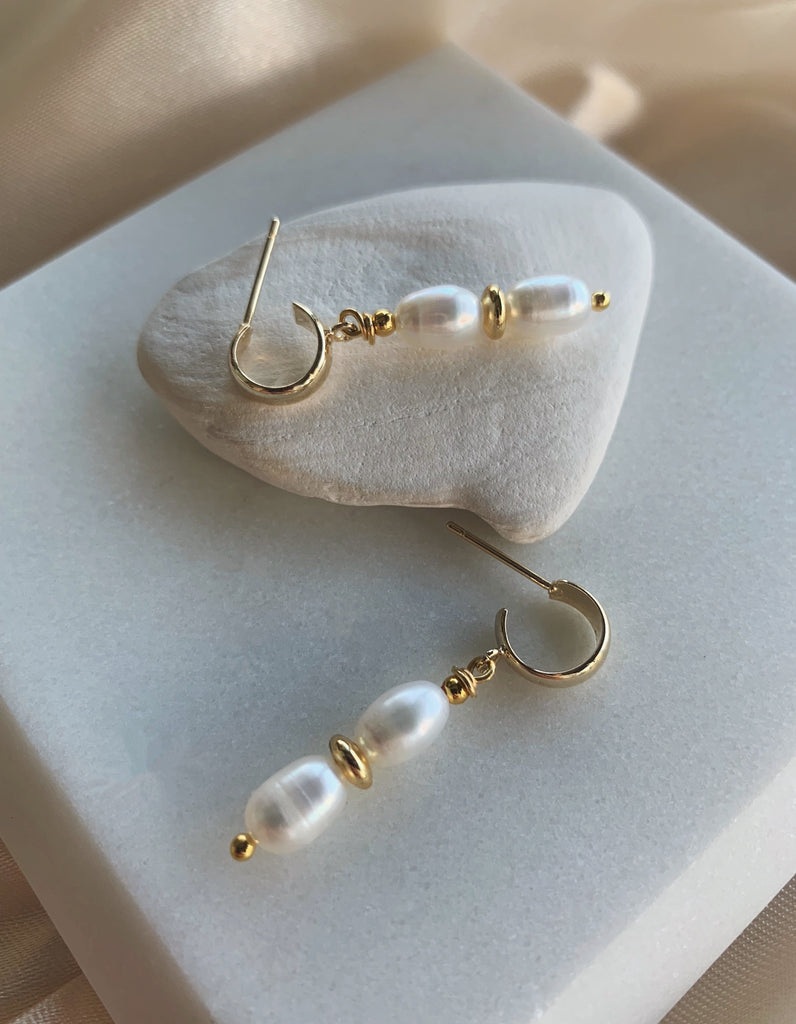 TINY HOOP PEARL EARRINGS