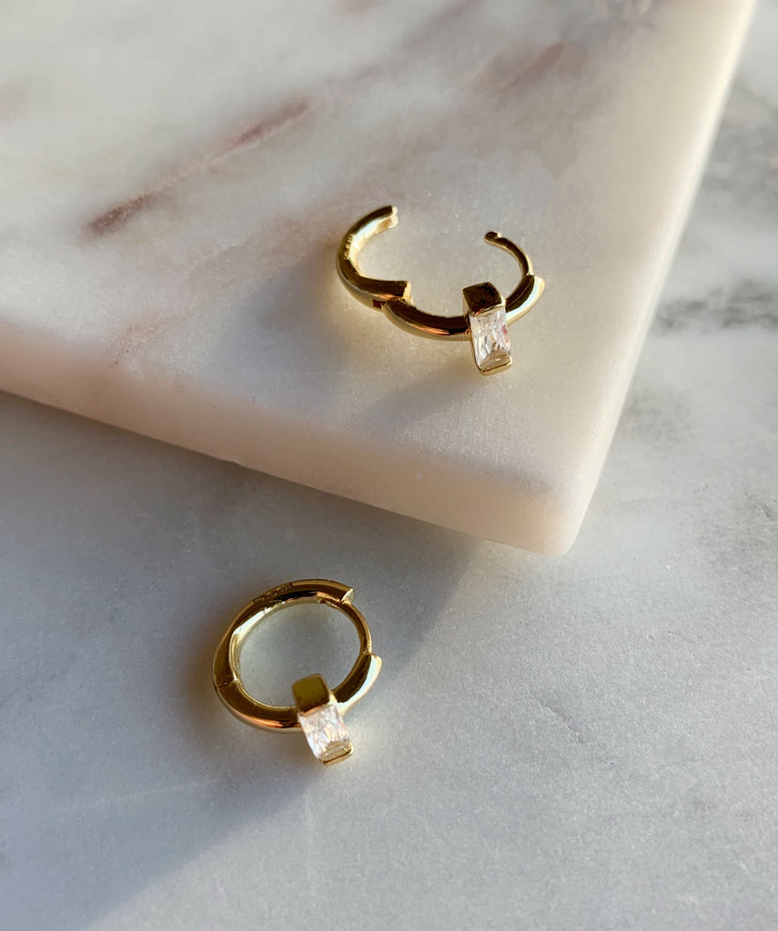 SMALL HOOP EARRINGS - GOLD