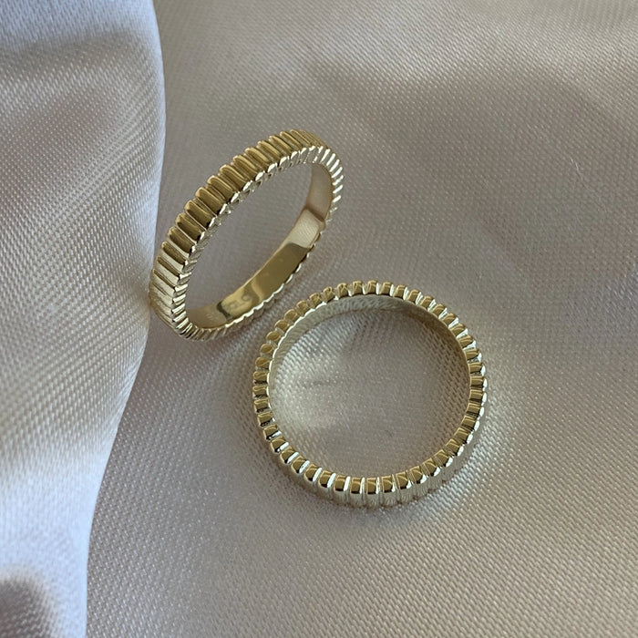 Dainty Ring - Gold