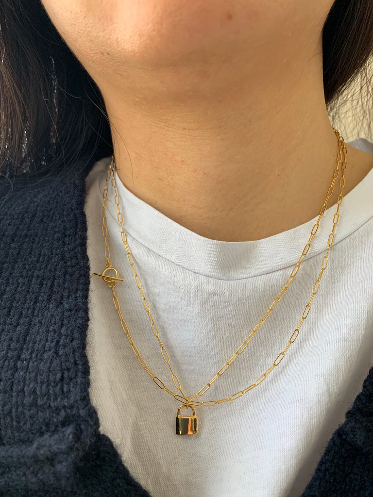 TOGGLE DAINTY CHAIN NECKLACE