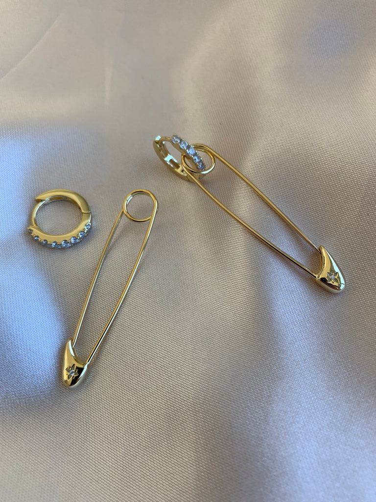 SAFETY PIN HOOP EARRINGS - GOLD