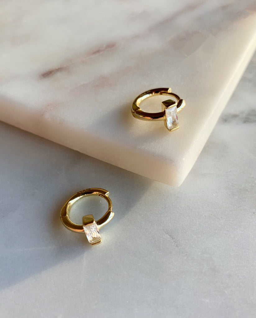 SMALL HOOP EARRINGS - GOLD