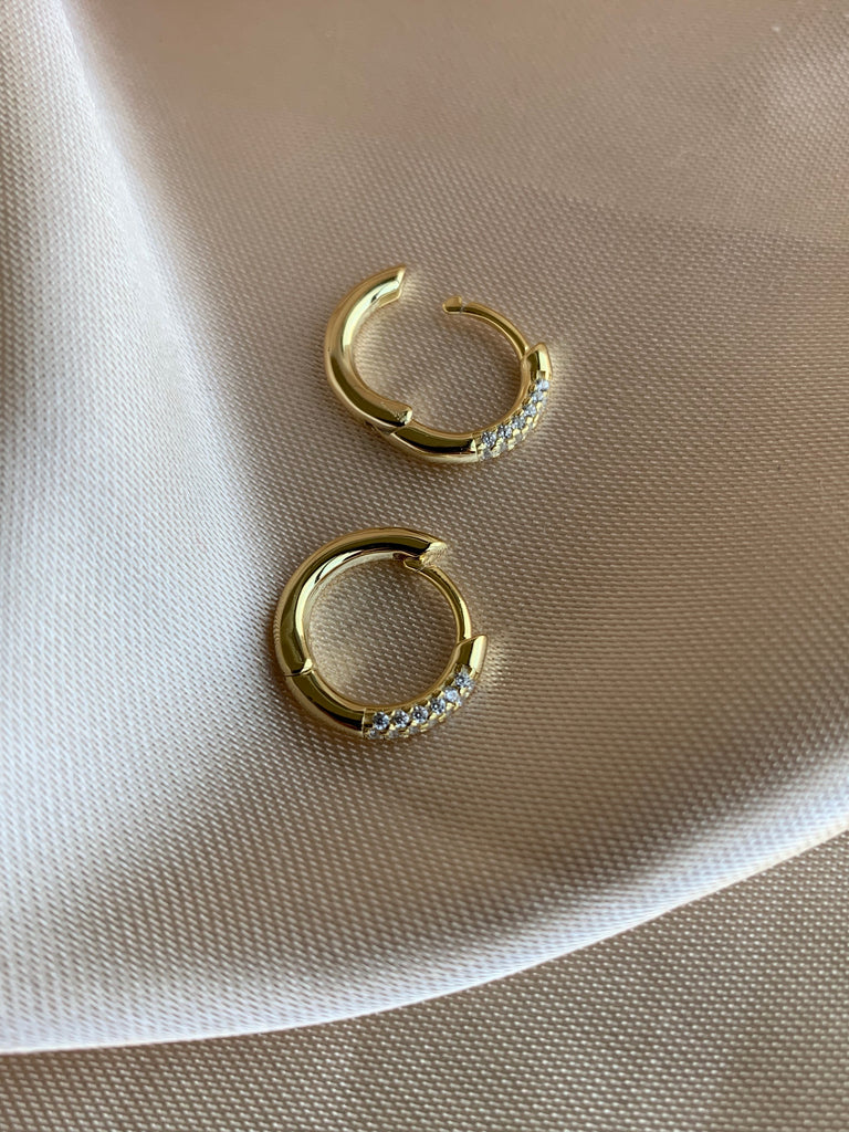 MINIMAL HOOP EARRINGS