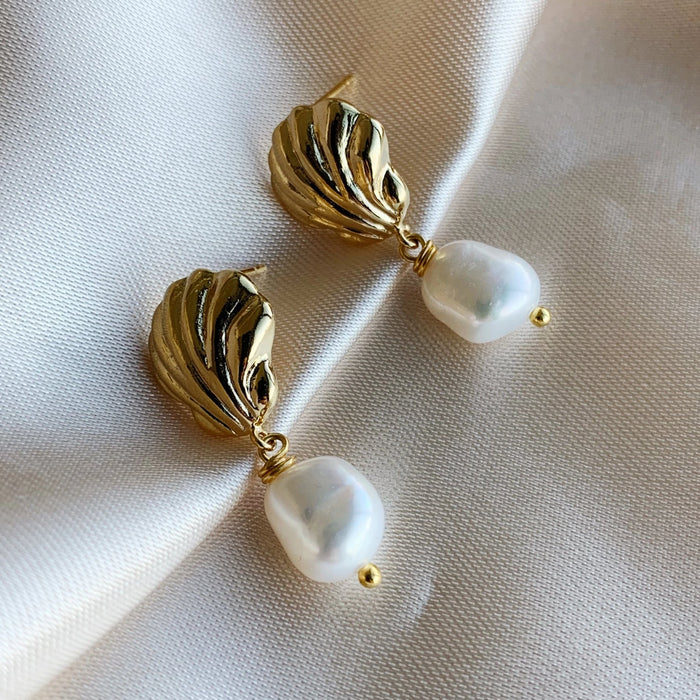 Shell Pearl Earrings