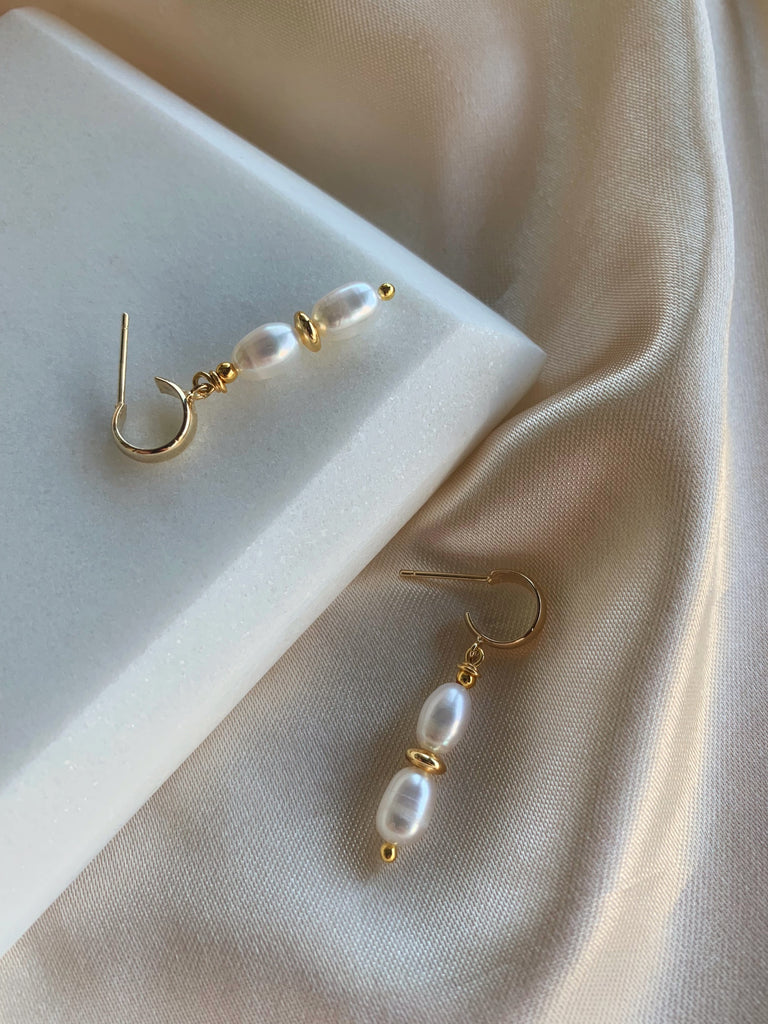 TINY HOOP PEARL EARRINGS