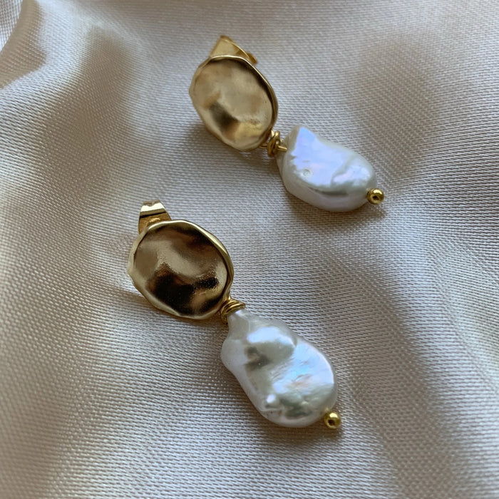 DANGLE PEARL EARRINGS