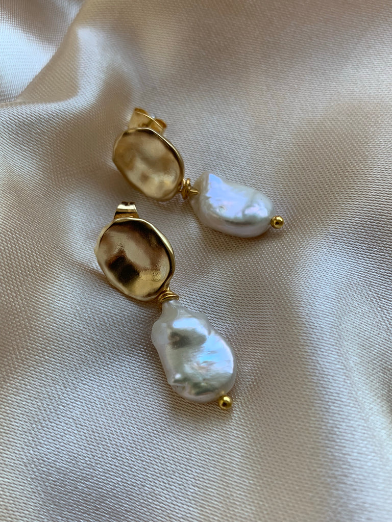 DANGLE PEARL EARRINGS